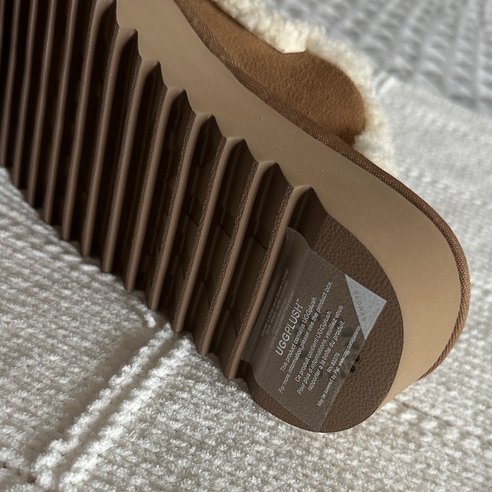 🌿 UGG Slipper/Shoes. NWT. - Picture 5 of 15